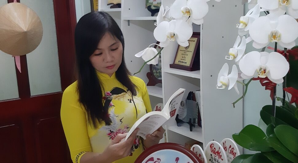 Nhà giáo Đỗ Thị Kim Loan tại văn phòng Kim Danh